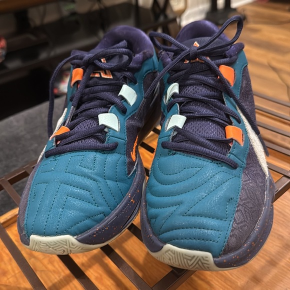 Giannis Freak 5 Basketball Shoes (Size: 8) - Picture 3 of 12